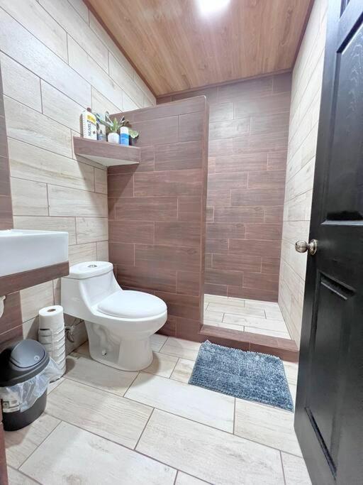 Orange Apartment 5 Min Aeropuerto Juan Santamaria 阿拉胡埃拉 外观 照片